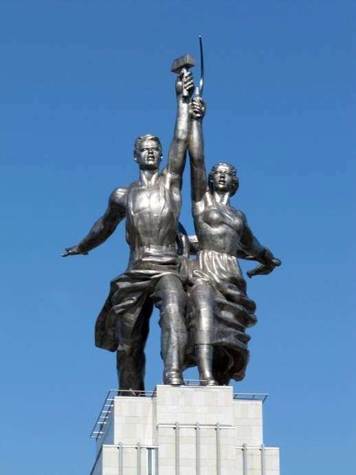Opis pomnika Very Mukhina Robotnik i kobieta z gospodarstwa zbiorowego