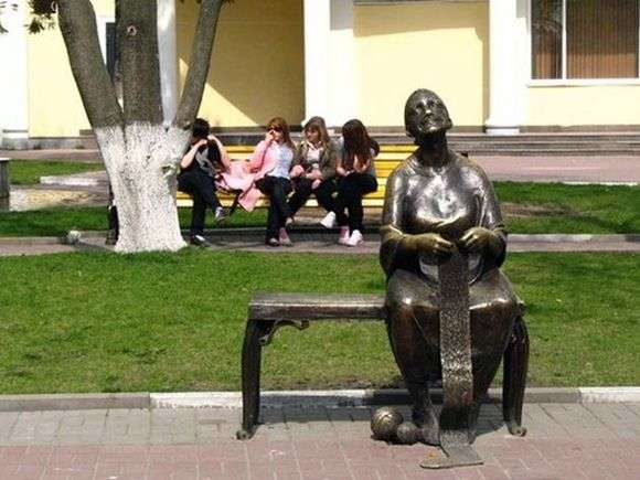 Opis pomnika babci w Biełgorodzie