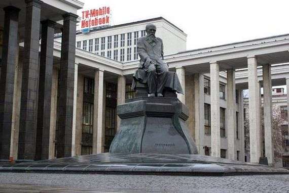 Opis pomnika Fiodora Dostojewskiego w Moskwie
