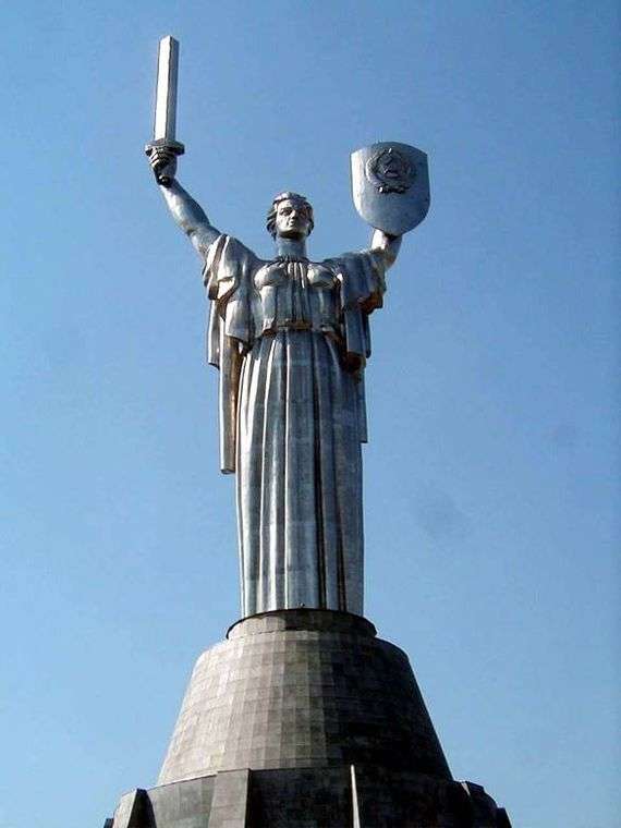 Opis pomnika Ojczyzna w Kijowie